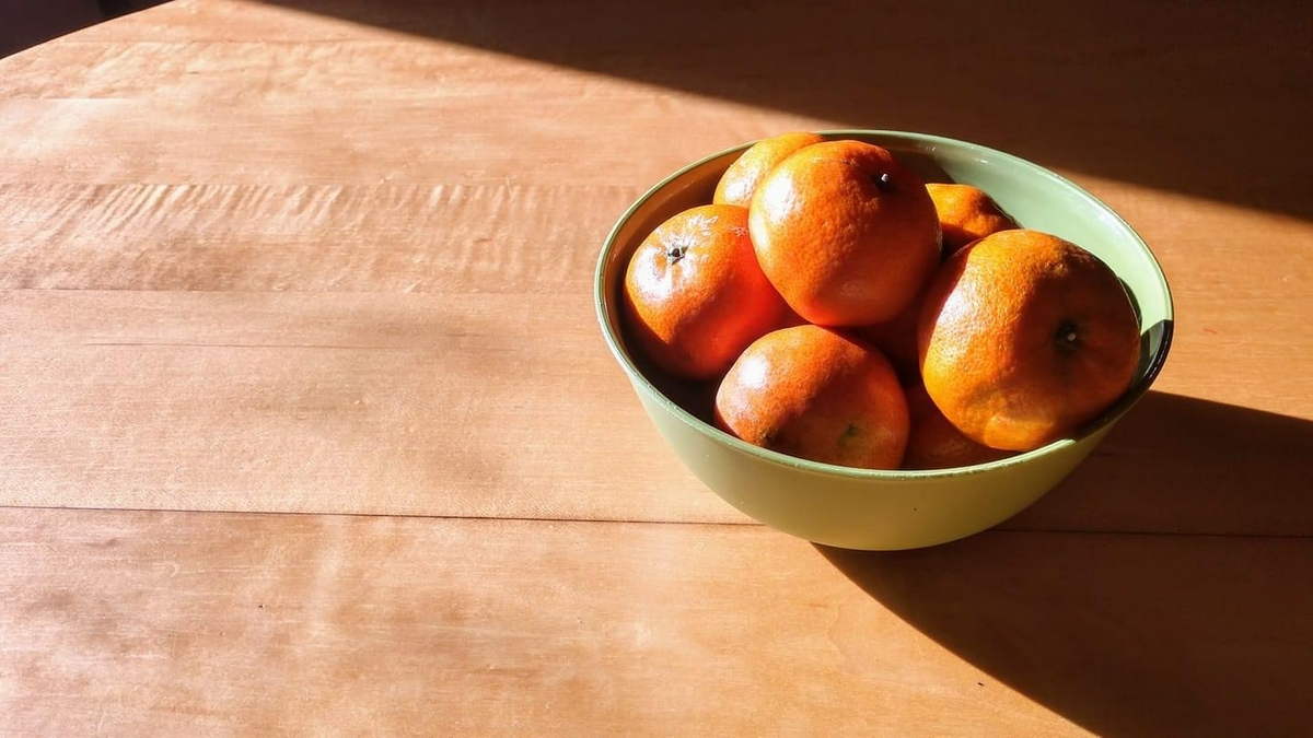 Clementines in  a bowl 