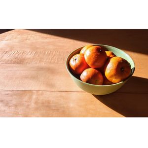 Clementines in  a bowl 