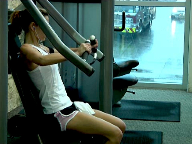 woman resistance training at the gym