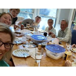 Ayudar a los habitantes de Washington a comer bien por menos con consejos culinarios saludables para el corazón en español e inglés