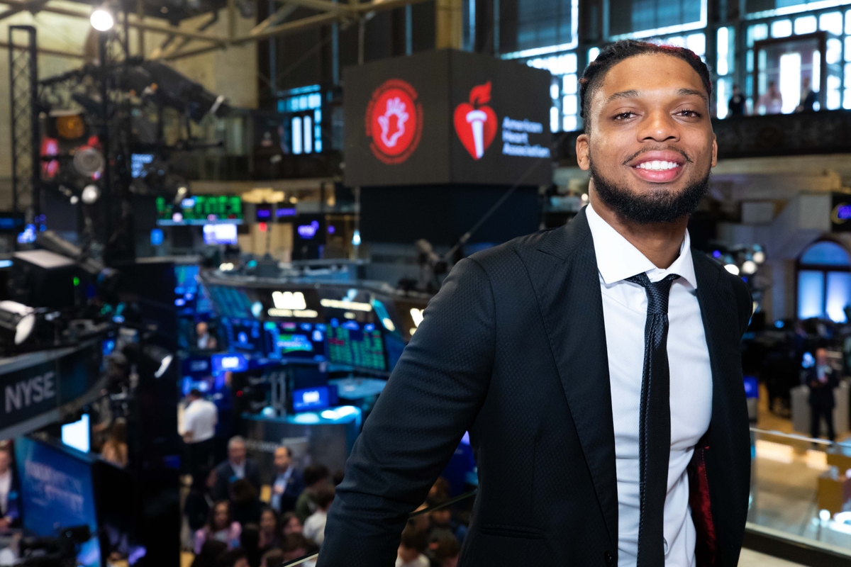 Damar Hamlin at NYSE honoring AHA Nation of Livesavers