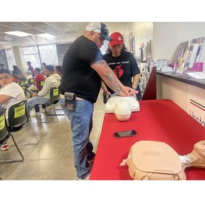 Las comunidades Hispanas y Latinas del Norte de Texas se vuelven más cómodas realizando RCP que salvan vidas