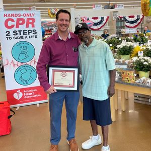 Owatonna Hy-Vee general manager earns Heartsaver Hero Award for lifesaving efforts 