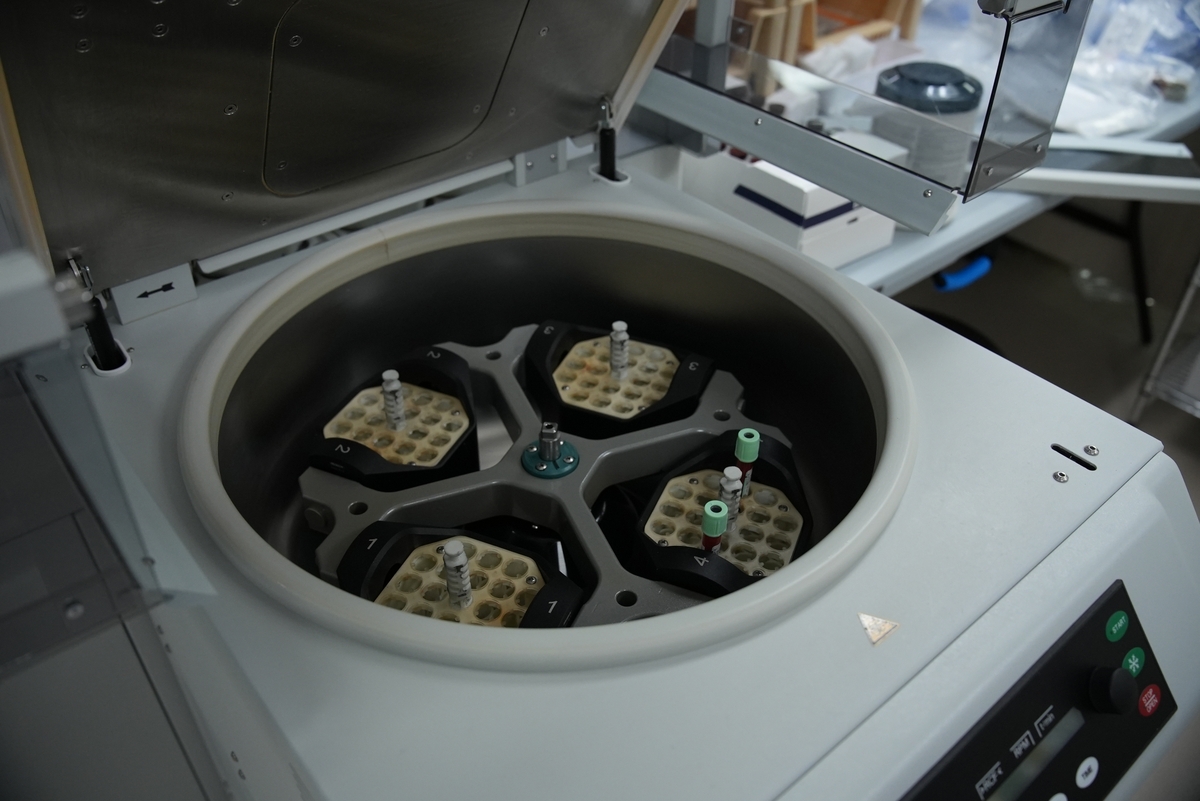 Lab centrifuge with vials