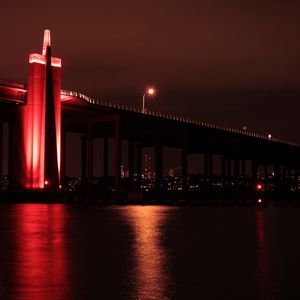 520 Bridge in red