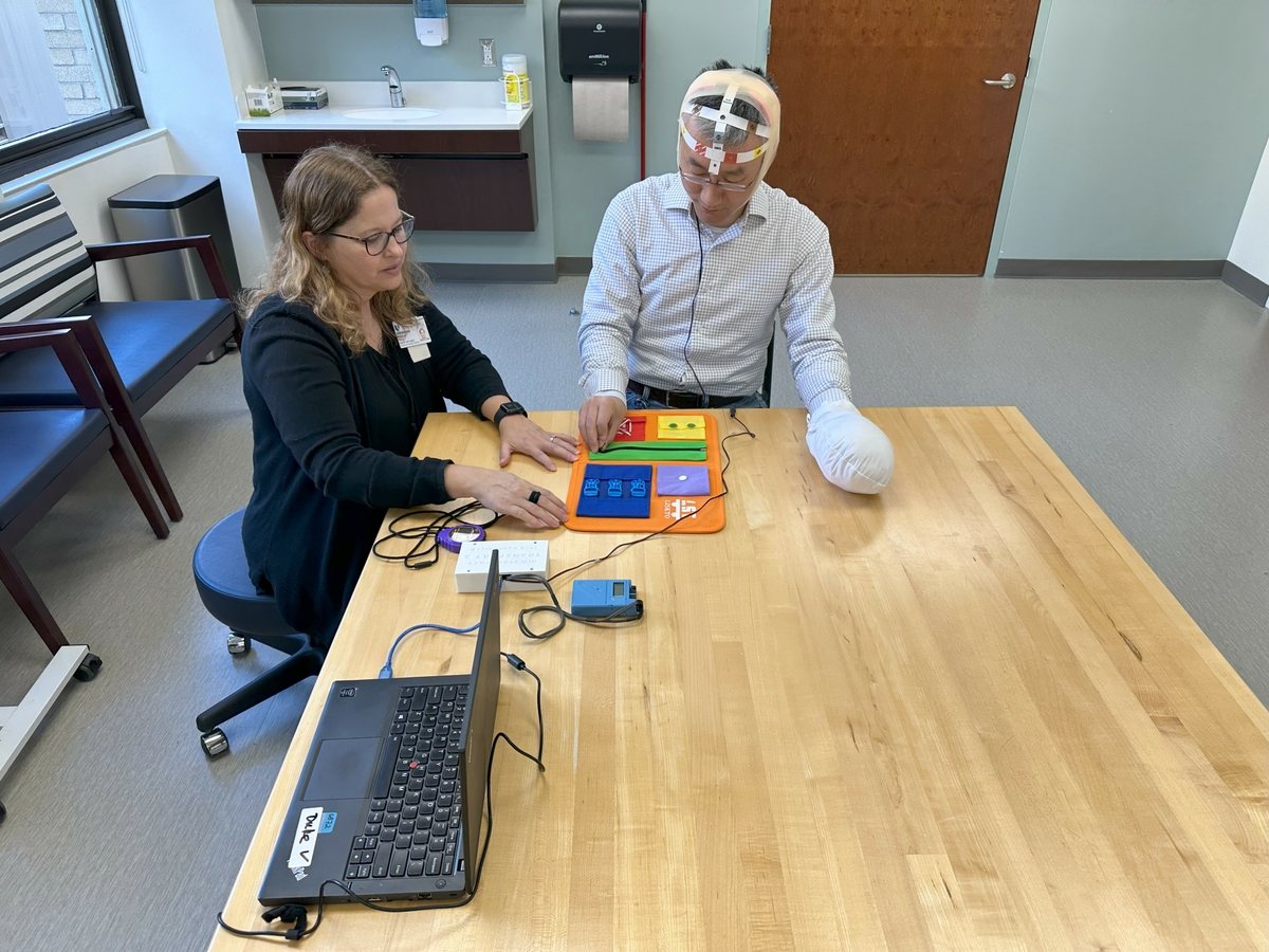 Transcranial brain stimulation demo - LB16 ISC25