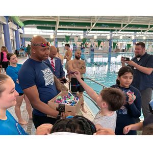 Cullen Jones passes out goggles at swim safety event