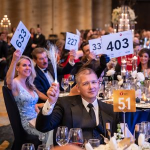 Mission supporters bidding at 2025 Côtes du Coeur