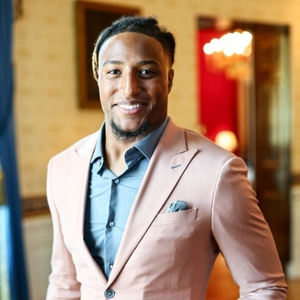 El jugador de la NFL Justin Reid promueve el entrenamiento de RCP para jóvenes a través de un programa de verano 