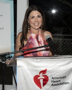 Elisa DiStefano served as emcee for the Heart of the Hamptons Sand & Style Soire