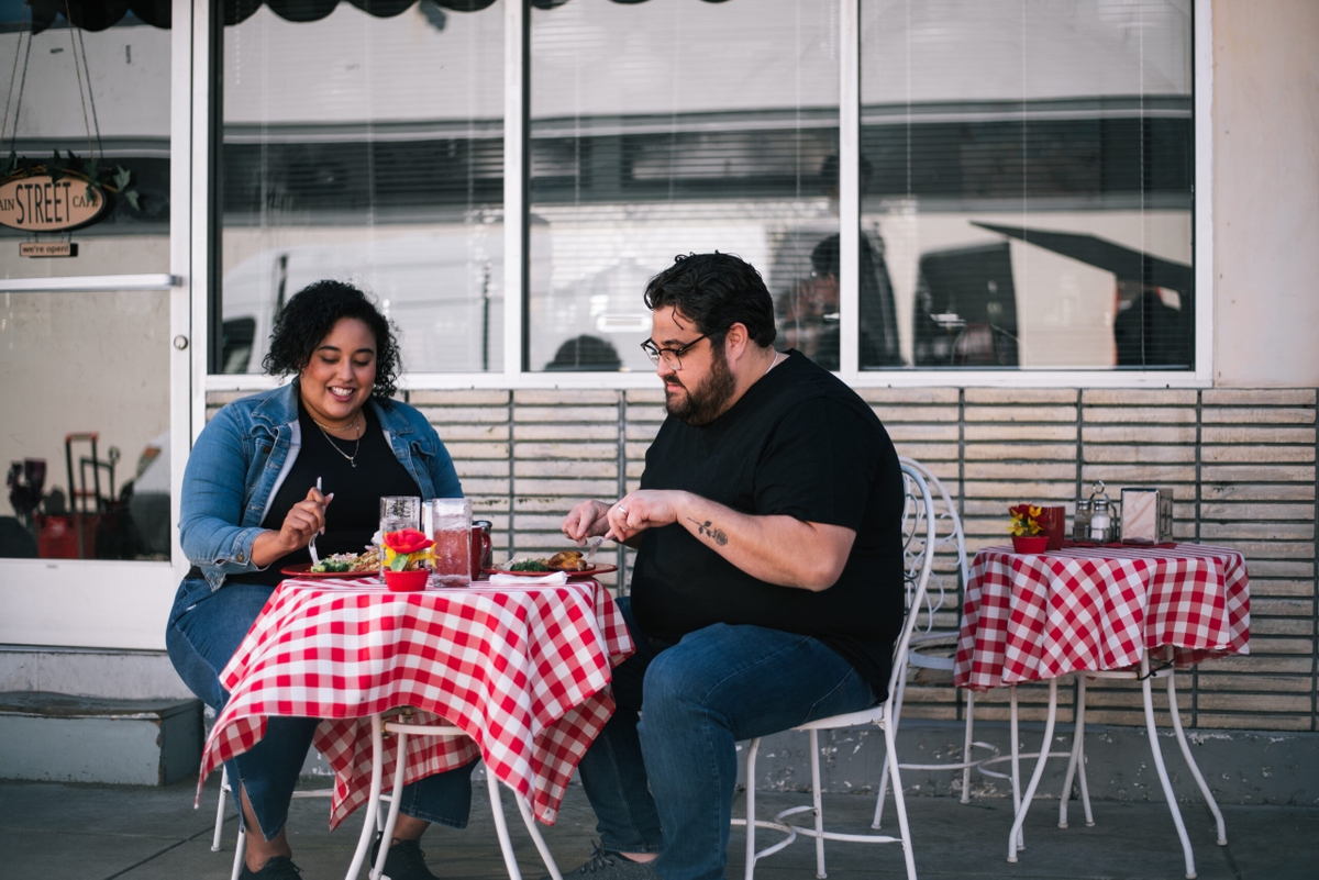 Couple eating outdoors