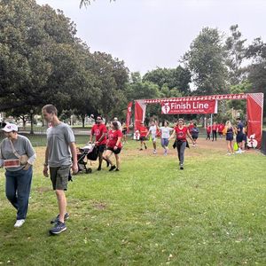 Miles de personas se unen en San Diego para crear una comunidad que salva vidas