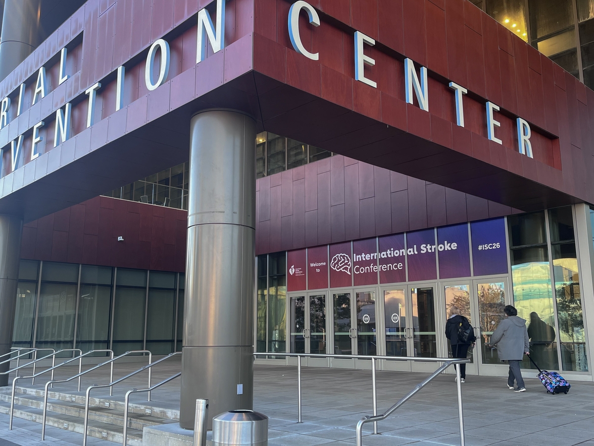 Attendes enter convention for ISC26
