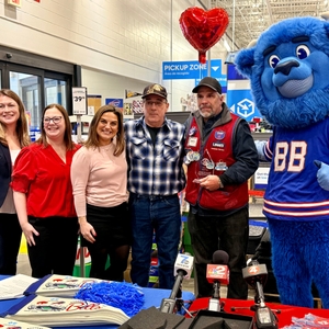 De testigo presencial a salvador de vidas: Hombre de Búfalo recibe homenaje tras salvar la vida de su compañero de trabajo