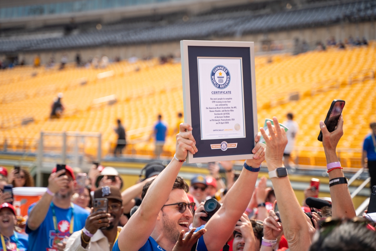 Doctor Mike holds up new Guinness World Record to crowd