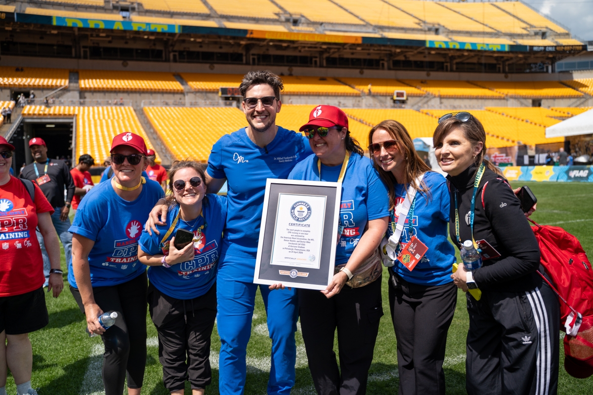 American Heart Association instructors and volunteers set new Hands-Only CPR record