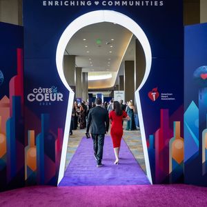 Guests enter the 2026 Côtes du Coeur