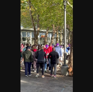 Walkers depart Seattle Center 